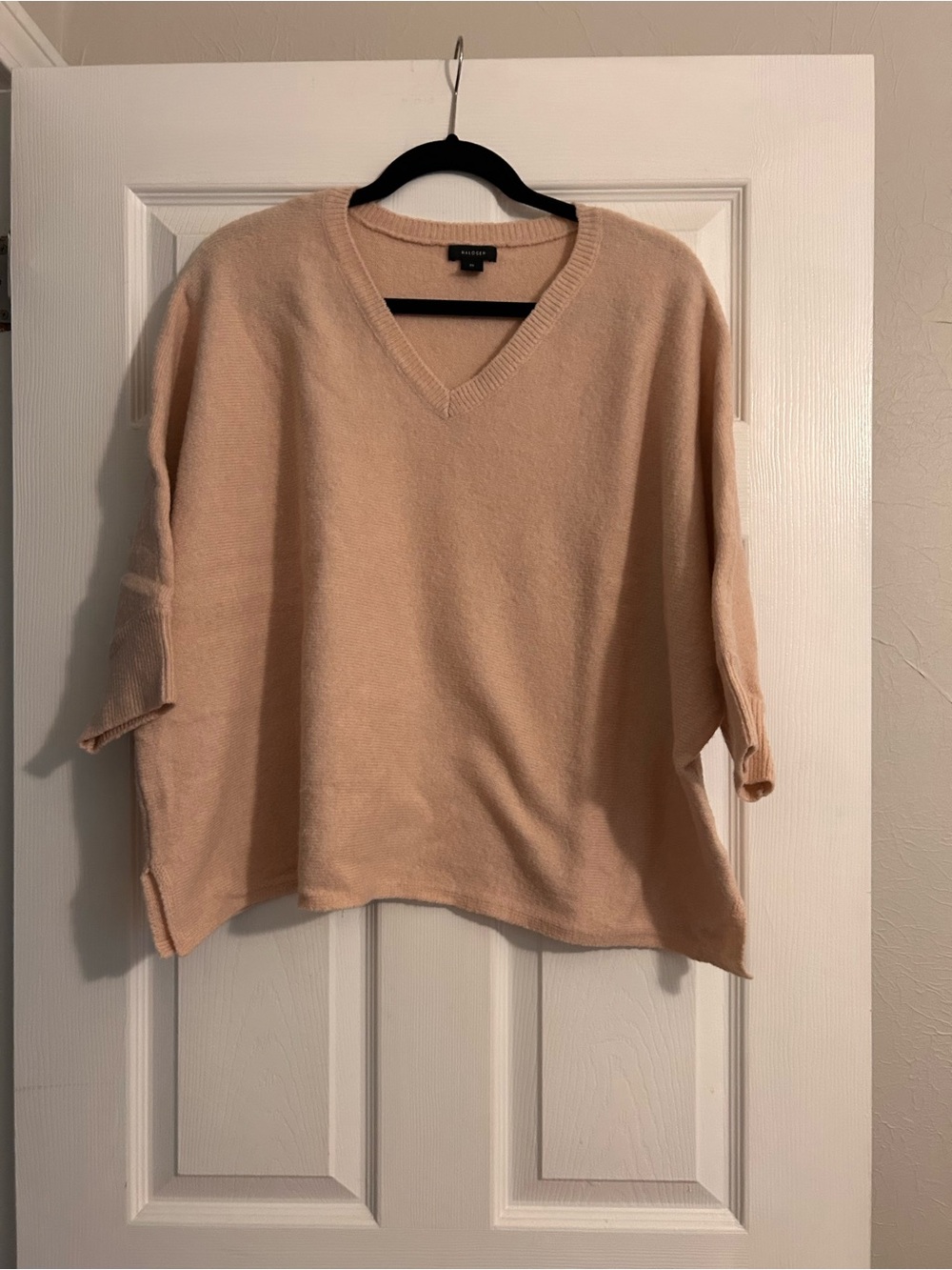 Halogen Relaxed V-Neck Sweater in Light Peach
